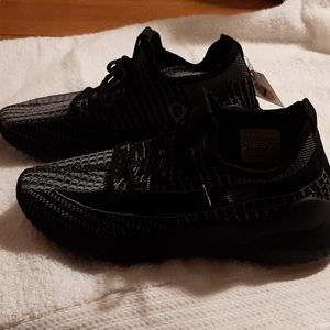 Danskin Memory Foam Sneakers